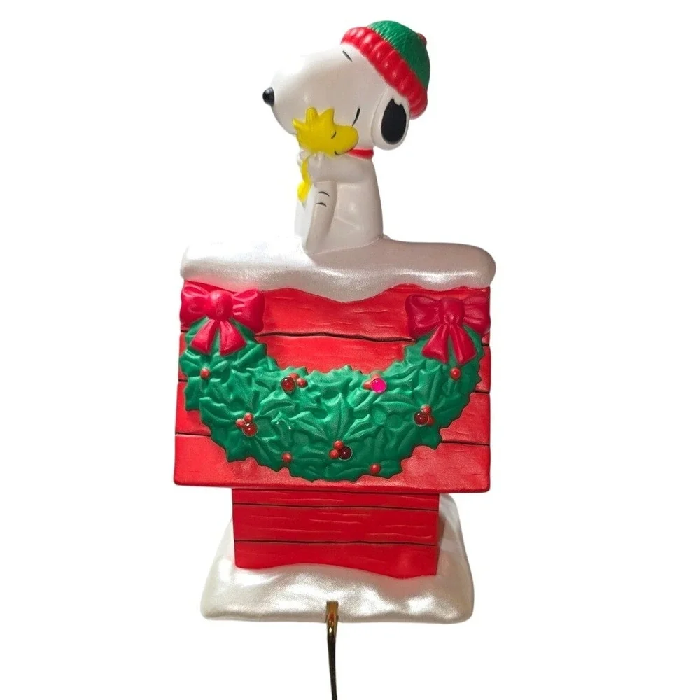 Hallmark Peanuts Stocking Hanger Snoopy Lights in Wreath Twinkle Christmas WORKS